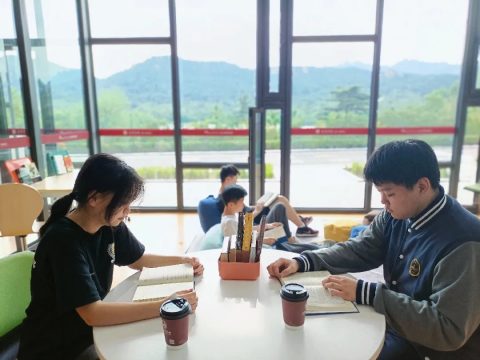 墨香熏陶 | 一起来体验图书馆升级后的小确幸时光！